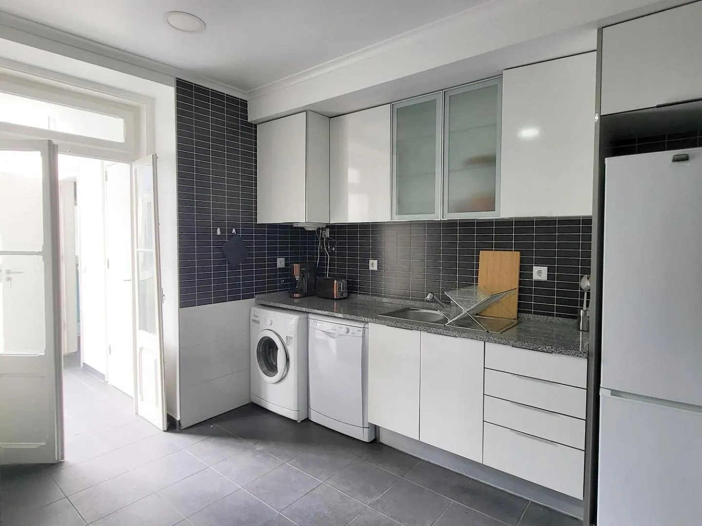 Cozy 1Br Apartment - Arroios Area | By Airnest 리스본