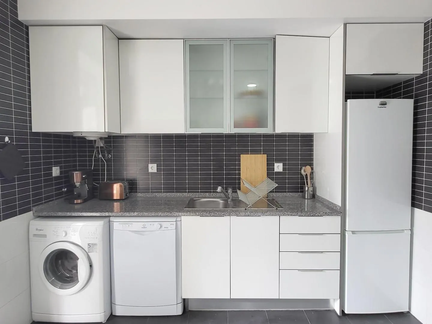 Cozy 1Br Apartment - Arroios Area | By Airnest 리스본